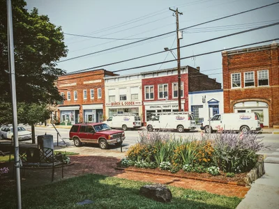 Amherst - Photo 2