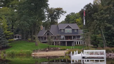 East Troy - Photo 3