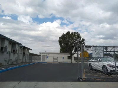 Irwindale - Photo 4