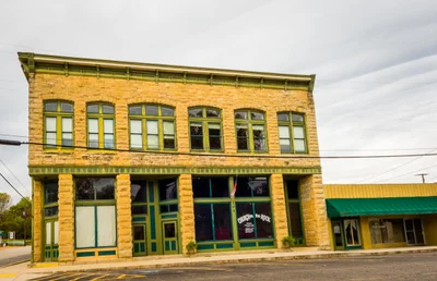Yellville - Photo 5