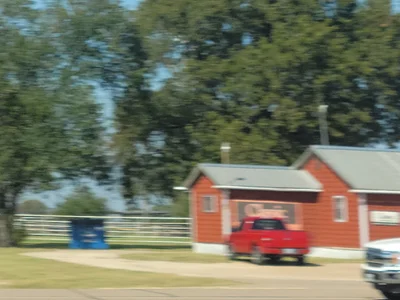 West - Photo 3