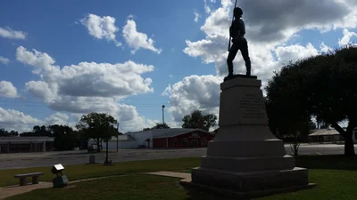 Gonzales - Photo 2