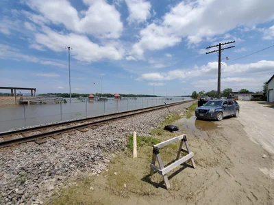 Clarksville - Photo 2
