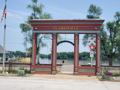 Clarksville - Photo 5