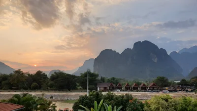 Vang Vieng - Photo 3