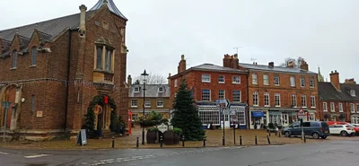 Woburn - Photo 3