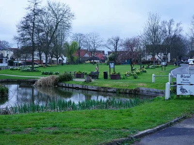Brentwood - Photo 2