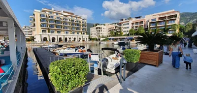 Tivat - Photo 2