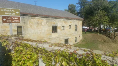 North Utica - Photo 2