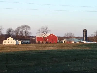 Columbiana - Photo 3