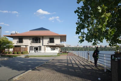 Edgewater - Photo 3