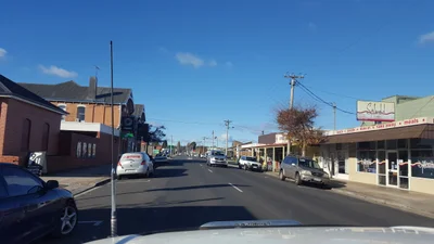 Latrobe - Photo 2