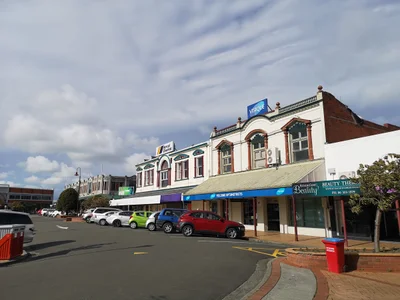 Feilding - Photo 2