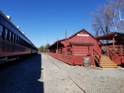 Jamestown - Photo 3