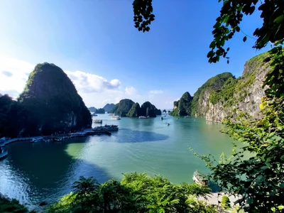 Halong Bay - Photo 2